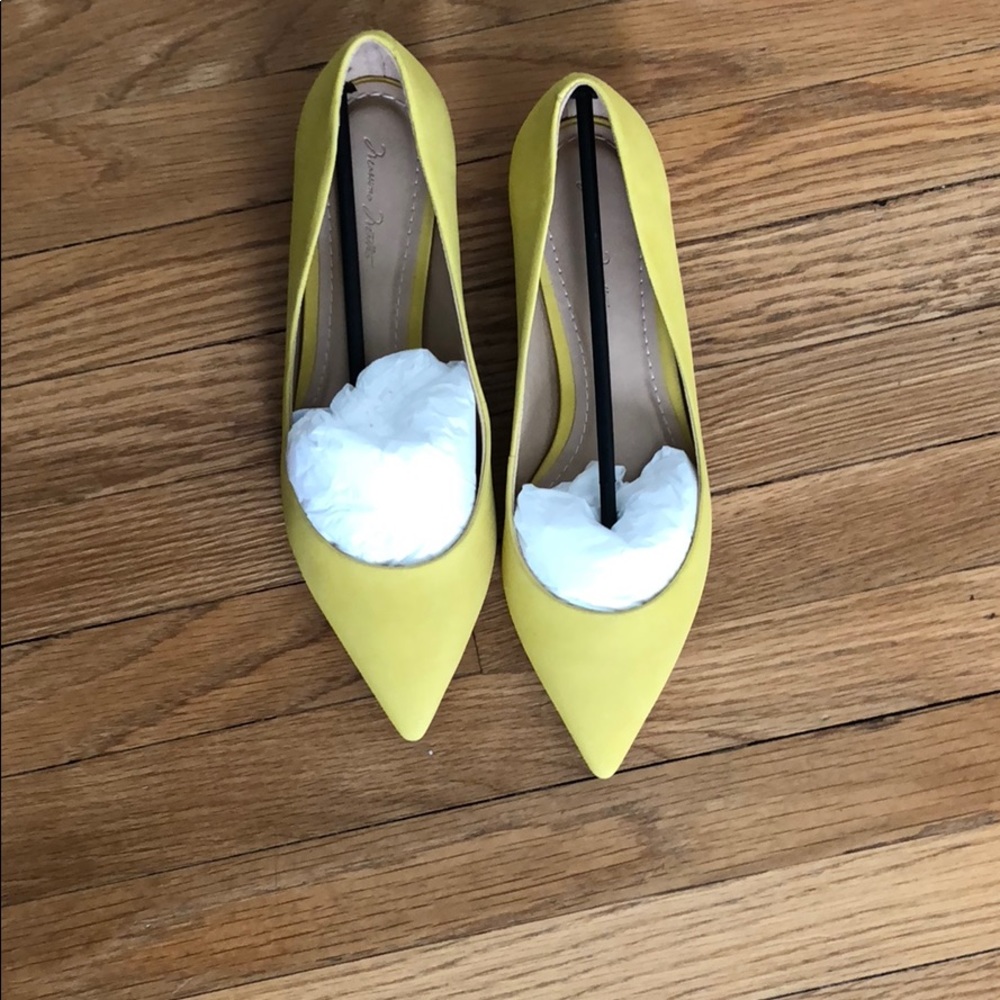 Yellow Pointed Toe Flats Size 7